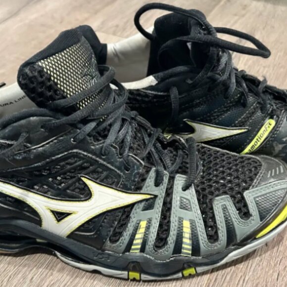 Mizuno Court Shoes (Size 10) - Picture 2 of 6